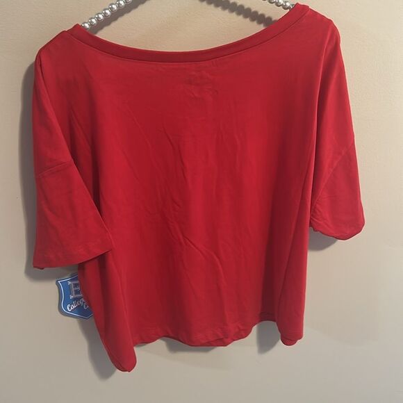 Wisconsin Badgers Red Crop Top Shirt. Size XL NWT
Light embroidery - Picture 4 of 4